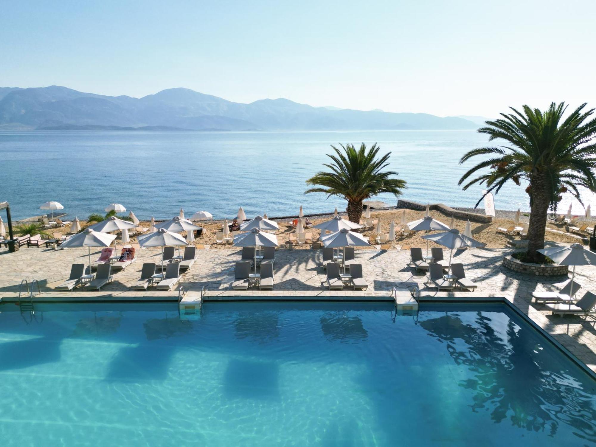 Long Beach Hotel & Resort Longos  Dış mekan fotoğraf
