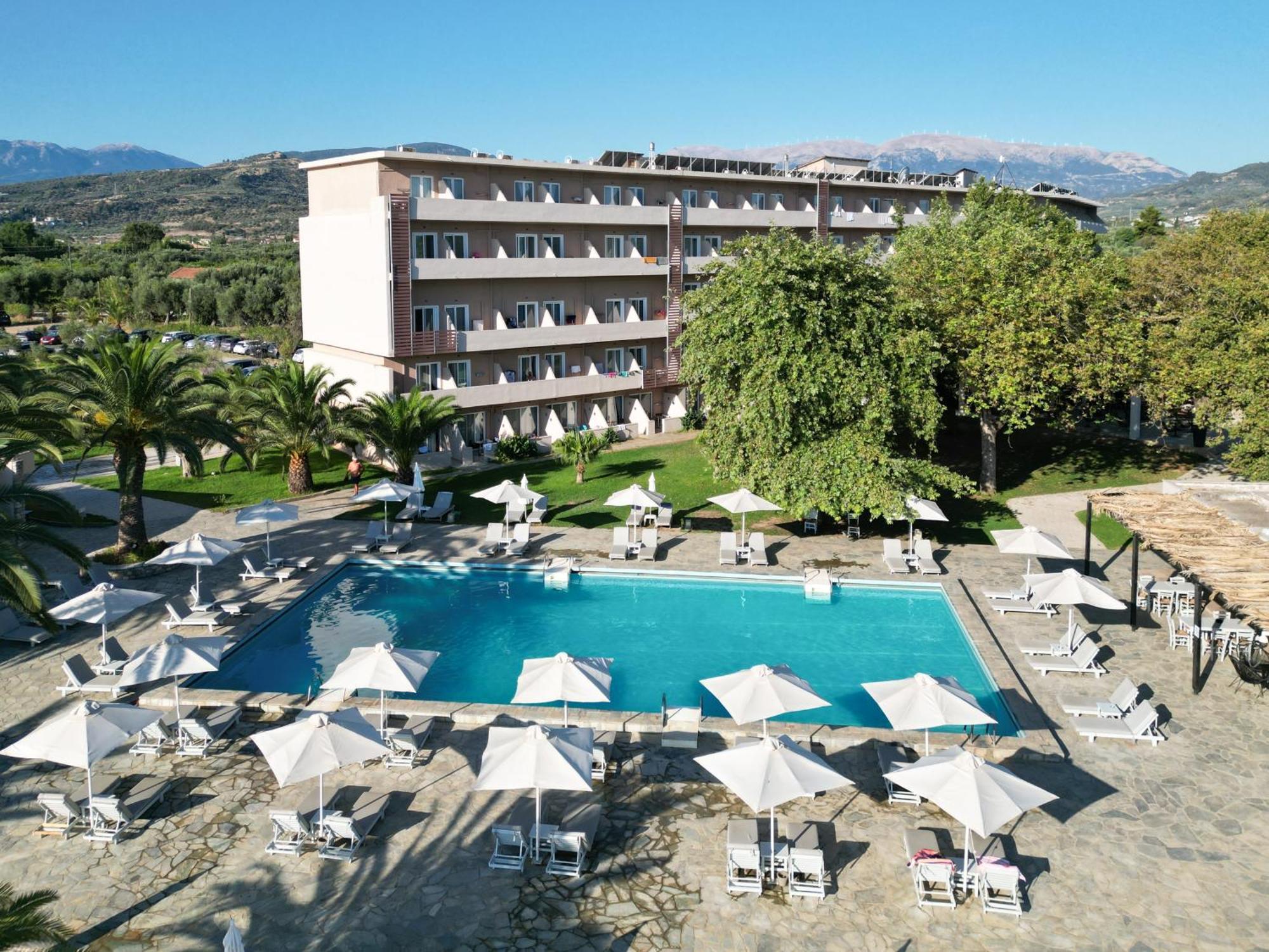 Long Beach Hotel & Resort Longos  Dış mekan fotoğraf
