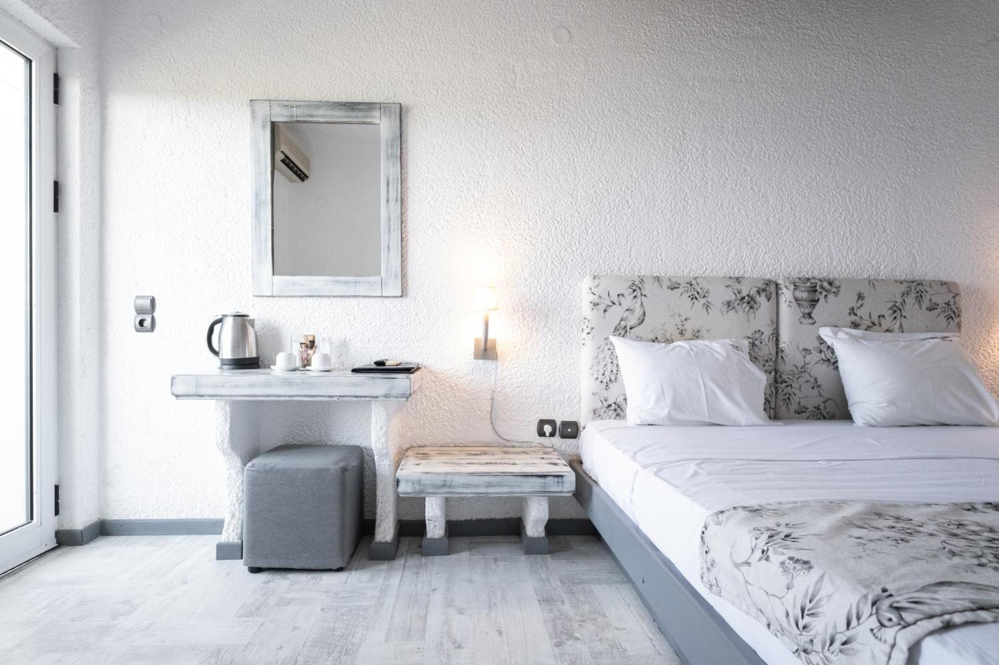 Long Beach Hotel & Resort Longos  Dış mekan fotoğraf
