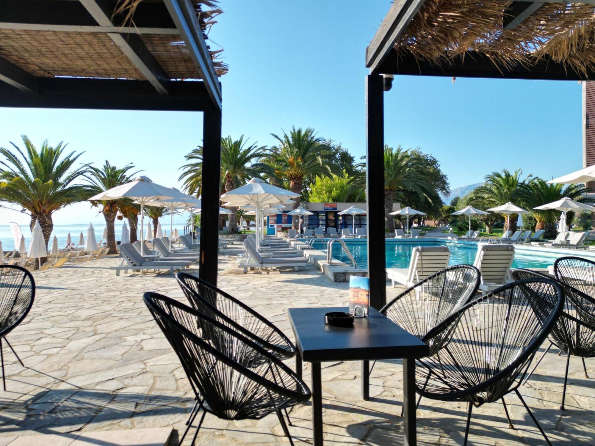 Long Beach Hotel & Resort Longos  Dış mekan fotoğraf