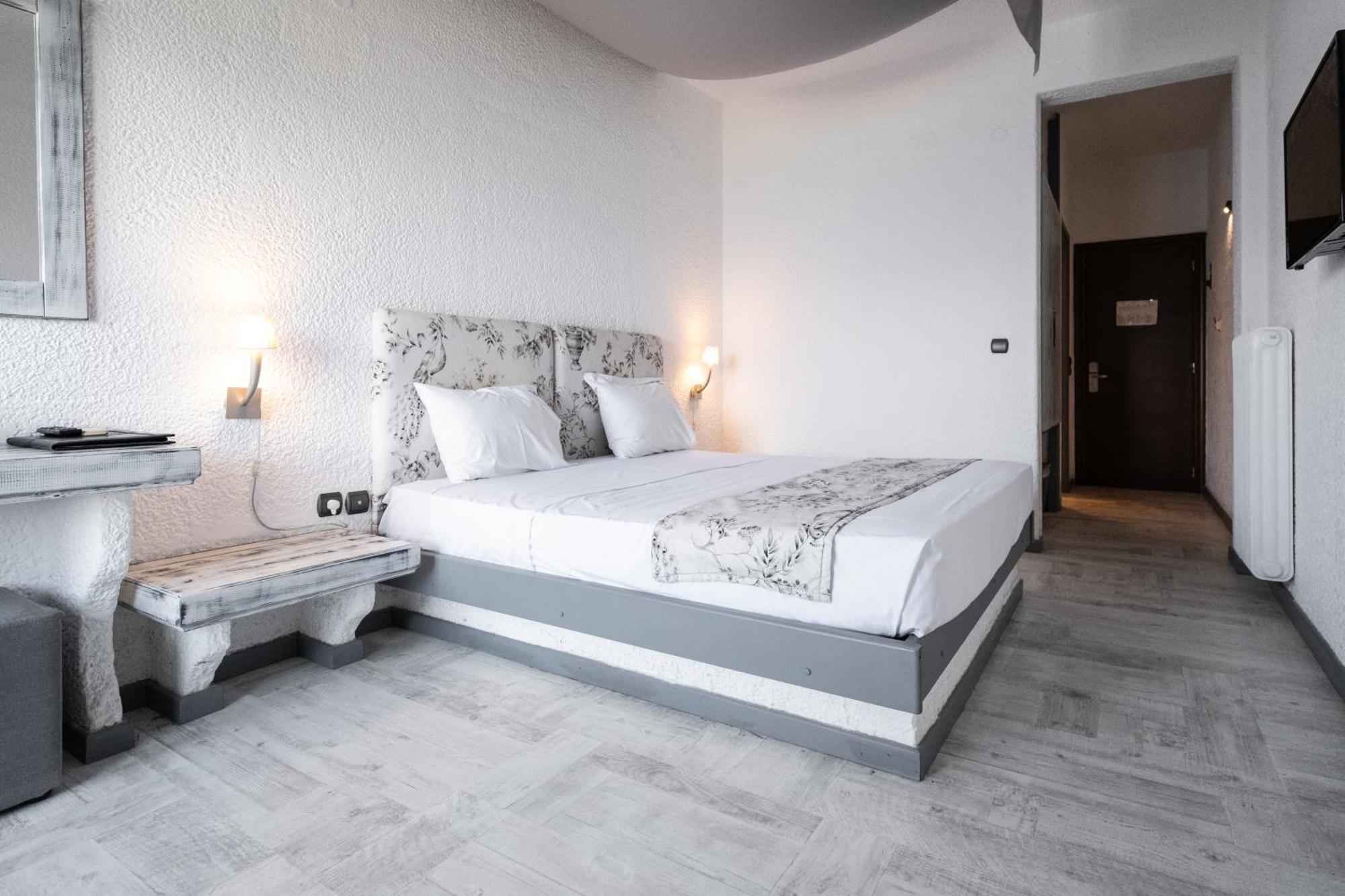 Long Beach Hotel & Resort Longos  Dış mekan fotoğraf