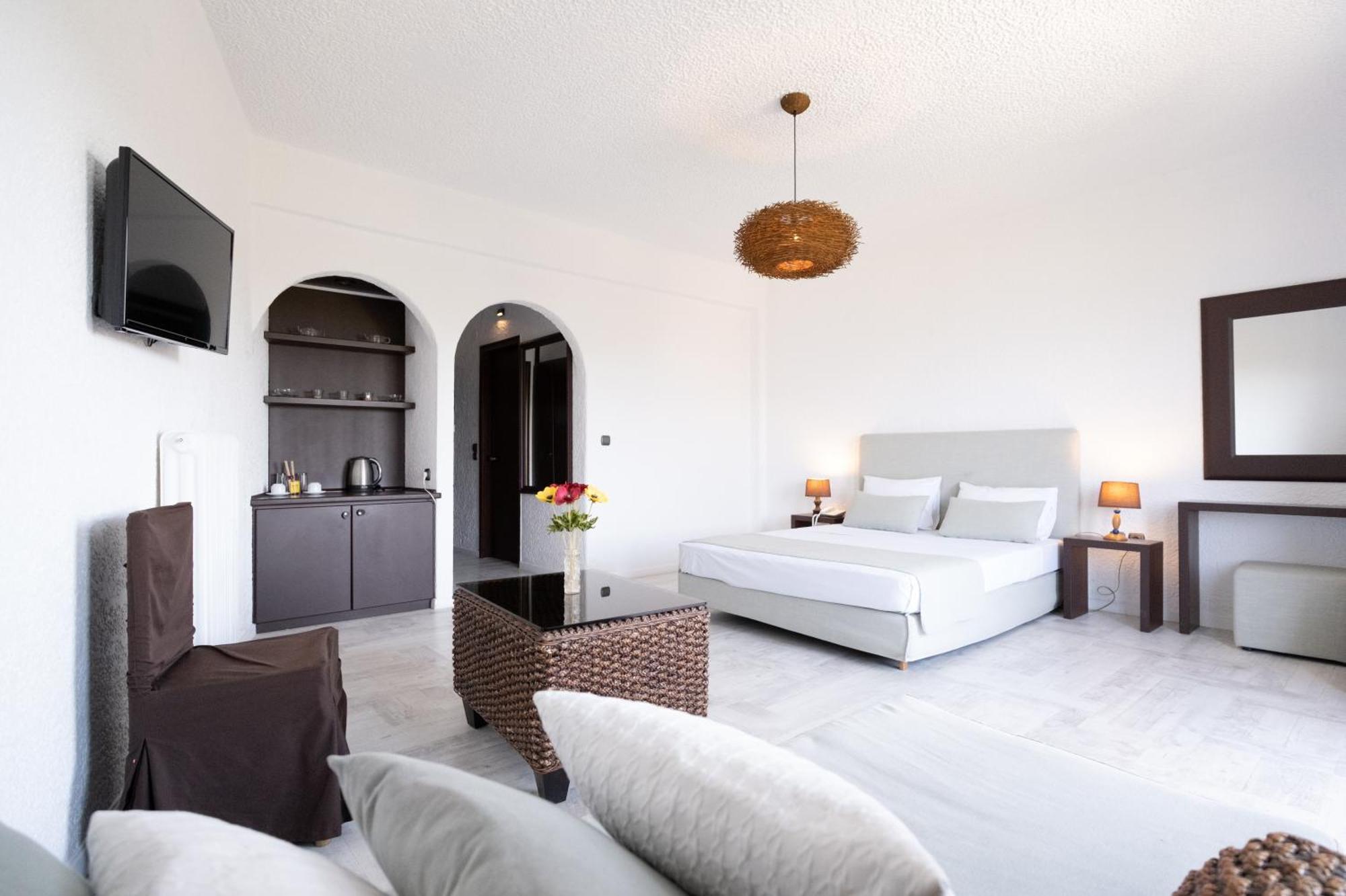 Long Beach Hotel & Resort Longos  Dış mekan fotoğraf