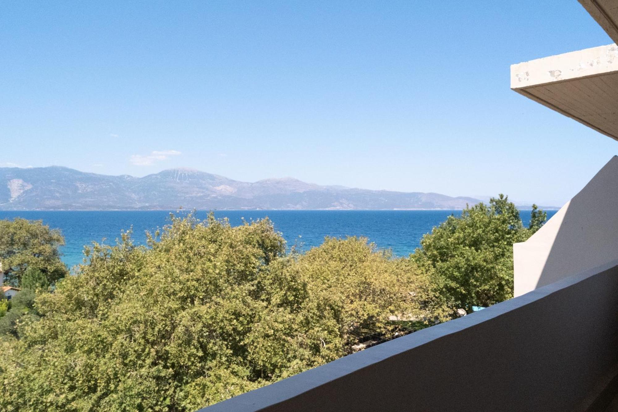 Long Beach Hotel & Resort Longos  Dış mekan fotoğraf