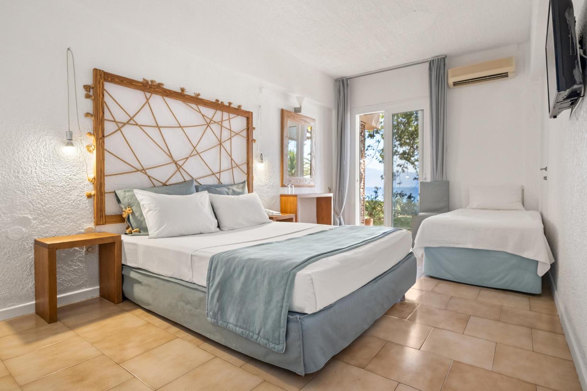 Long Beach Hotel & Resort Longos  Dış mekan fotoğraf