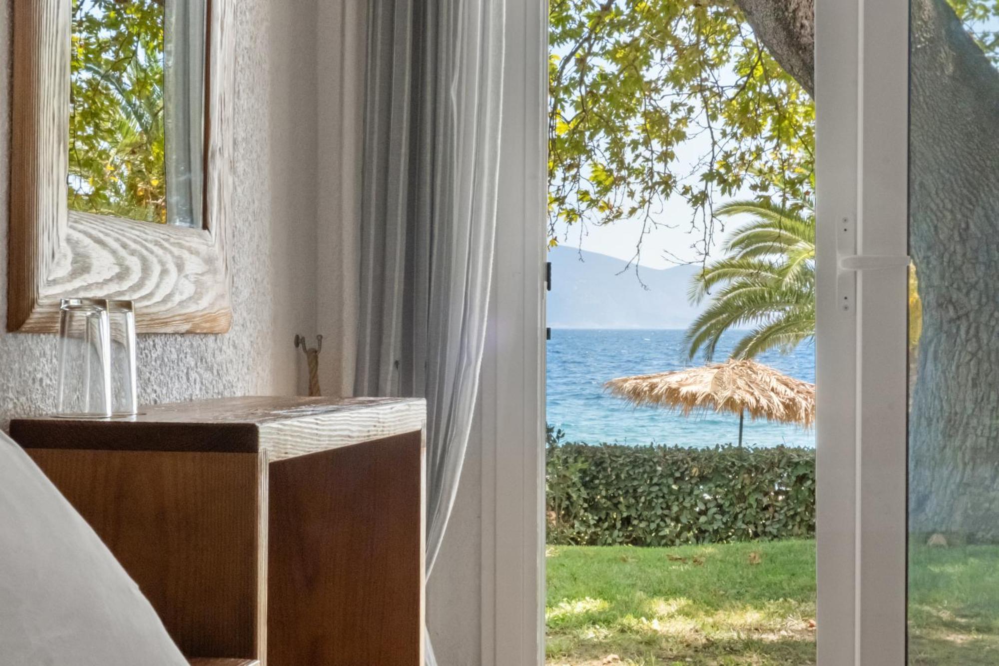 Long Beach Hotel & Resort Longos  Dış mekan fotoğraf