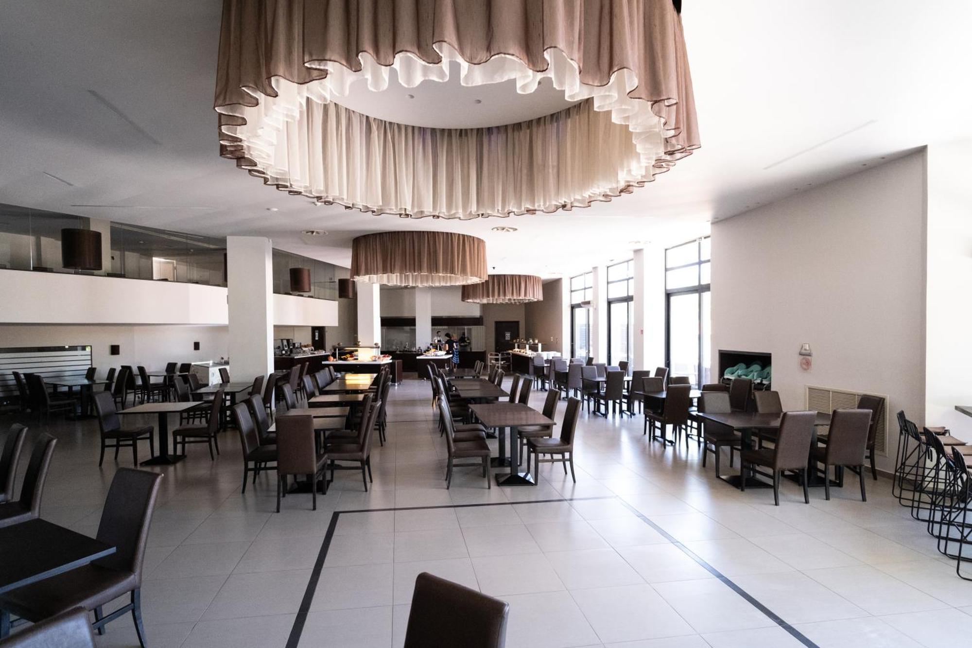 Long Beach Hotel & Resort Longos  Dış mekan fotoğraf