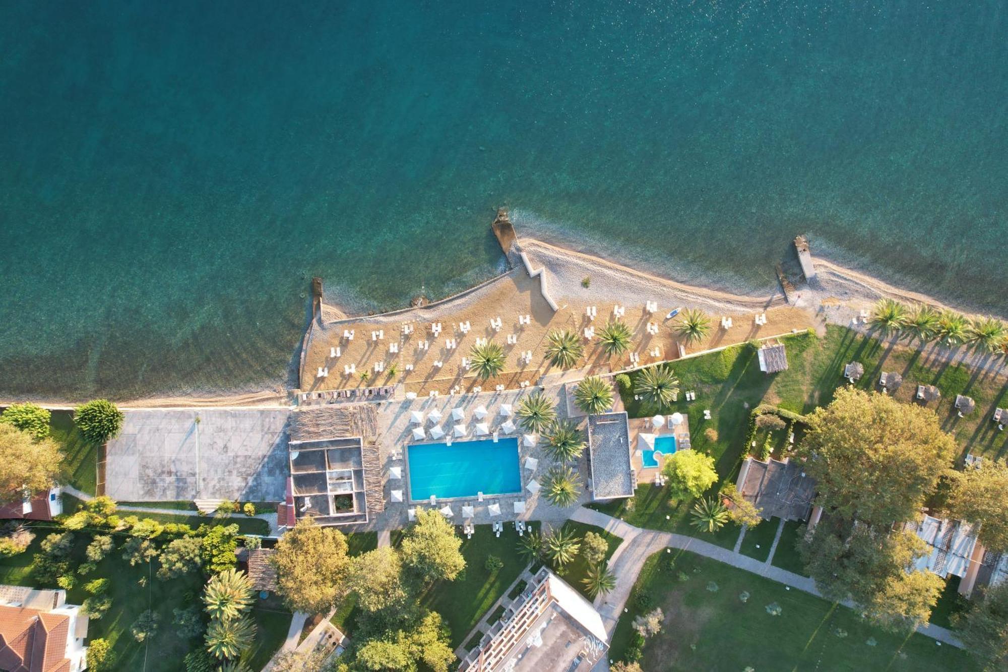 Long Beach Hotel & Resort Longos  Dış mekan fotoğraf