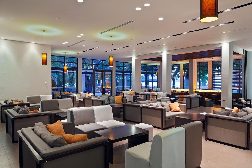 Long Beach Hotel & Resort Longos  Dış mekan fotoğraf
